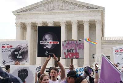 Corte Suprema de EEUU resuelve que al aborto no sea legal y abre la permitir que los estados individuales regulen m&aacute;s fuertemente o incluso proh&iacute;ban el procedimiento