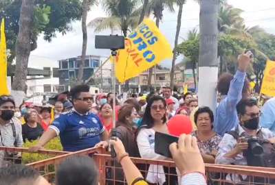 Aglomeraci&oacute;n y empujones en la inscricpi&oacute;n de candidatos en Guayaquil
