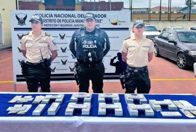 Polic&iacute;a localiz&oacute; una funda con una gran cantidad de d&oacute;lares falsos en Quito