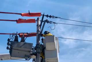 Seg&uacute;n la Empresa El&eacute;ctrica Quito corte de luz se dio por un robo de cables
