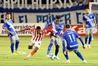 T&eacute;cnico Universitario y Emelec dividieron honores en Ambato