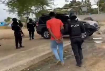 La Polic&iacute;a Nacional realiza operativos en varias ciudades de Manab&iacute;. En los allanamientos de este martes se aprehendi&oacute; a presuntos integrantes de "Los Pepes".