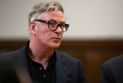 Alec Baldwin demanda a parte del equipo de 'Rust' por la muerte accidental de su directora de fotograf&iacute;a