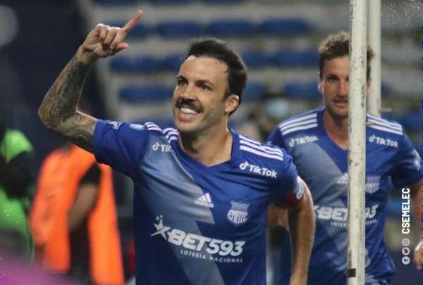 Sebasti&aacute;n Rodr&iacute;guez celebra un gol con la camiseta de Emelec