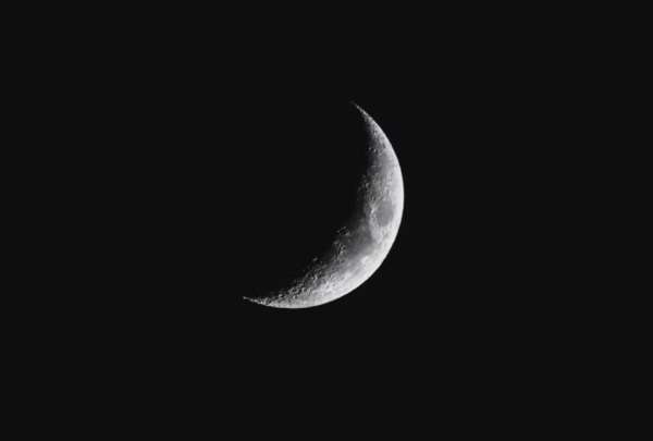Descubiertos pozos y cuevas en la Luna t&eacute;rmicamente estables