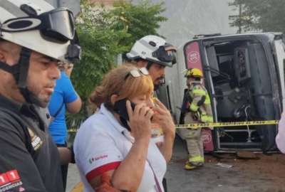 Al menos cinco veh&iacute;culos resultaron afectados.