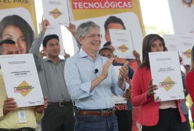 Gobierno invierte USD 13,5 millones en becas y ayudas econ&oacute;micas para educaci&oacute;n superior