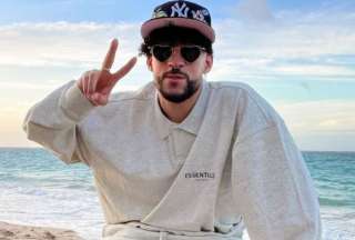 Bad Bunny se hace viral tras ser lanzado sobre una mesa