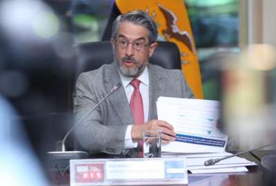 Jos&eacute; Ruales, ministro de Salud, durante la reuni&oacute;n del COE Nacional