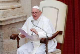 Papa Francisco fue hospitalizado para control m&eacute;dico
