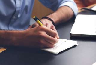 Reino Unido empieza plan piloto de semana laboral de cuatro d&iacute;as