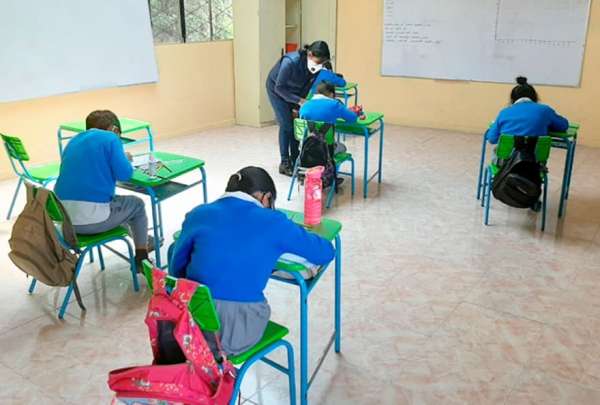 Se proh&iacute;be durante las horas de clase y otras actividades escolares la participaci&oacute;n de estudiantes, docentes y autoridades en actos de proselitismo pol&iacute;tico. 