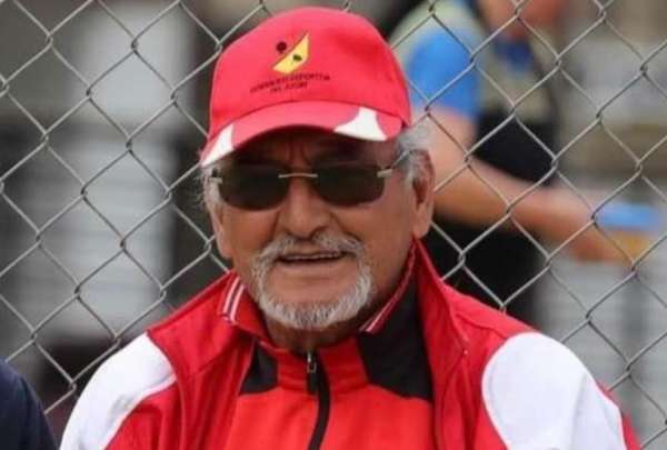 Un accidente de tr&aacute;nsito acab&oacute; con la vida del entrenador y profesor cuencano Julio Flores. El presunto autor del hecho huy&oacute; del sitio.