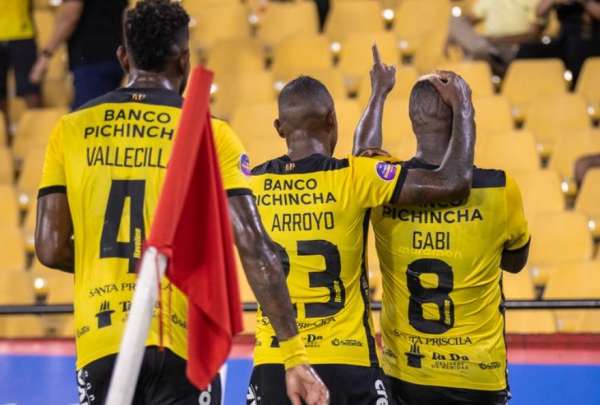 Gabriel Cortez anot&oacute; un golazo de tiro libre