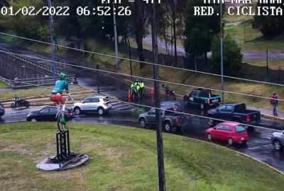 Deslizamiento de tierra provoca cierre de carriles en la Av. Sim&oacute;n Bol&iacute;var y De los Granados