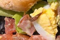 La mujer se percat&oacute; de la presencia de la babosa cuando ya estaba por terminar de comer su ensalada.