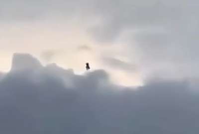 &iquest;Una bruja? Misteriosa figura humana aparece en el cielo y desata teor&iacute;as en redes
