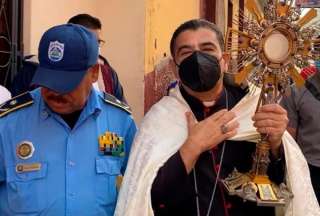 La Polic&iacute;a de Nicaragua detiene al obispo Rolando &Aacute;lvarez