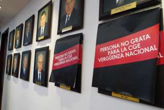 Retratos de los excontralores Carlos P&oacute;lit y Pablo Celi fueron ocultados