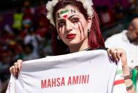 Muestran una camiseta con el nombre de una joven que falleci&oacute; en las protestas de Ir&aacute;n