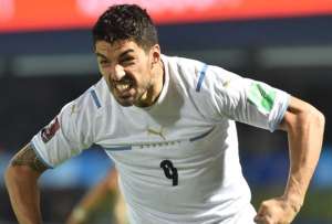 Luis Su&aacute;rez celebra su tanto en Paraguay