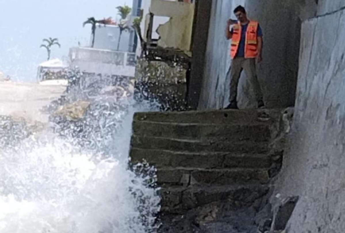 Fuertes oleajes sorprenden a la Costa ecuatoriana