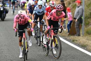 Richard Carapaz pierde terreno en la monta&ntilde;a