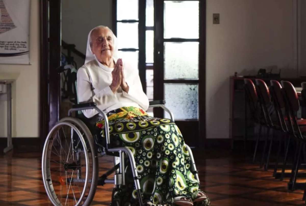 La monja brasileña atribuye su longevidad a la fe católica.
