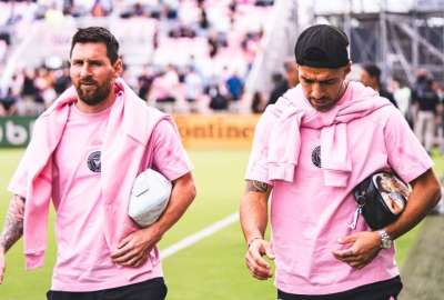 Lionel Messi (izquierda) protagoniz&oacute;, sin querer, un nuevo video viral