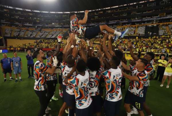 &Aacute;ngel Mena se retir&oacute; de la selecci&oacute;n nacional