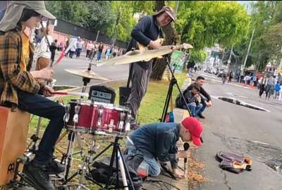 Los m&uacute;sicos deleitaron a los transe&uacute;ntes