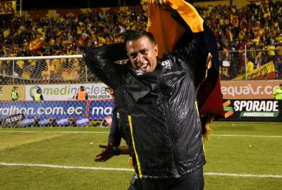 C&eacute;sar Far&iacute;as gui&oacute; al Aucas al triunfo en el estadio Monumental.