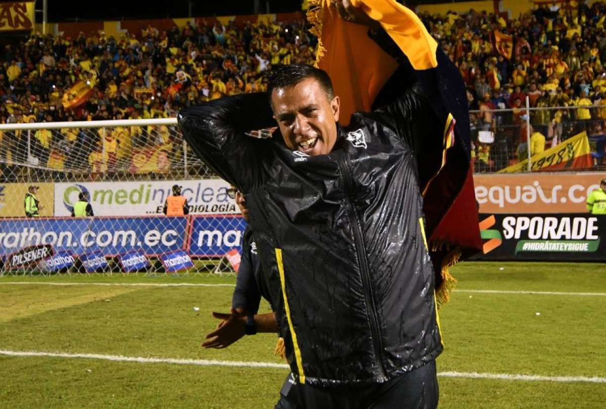 C&eacute;sar Far&iacute;as gui&oacute; al Aucas al triunfo en el estadio Monumental.