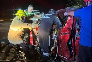 Cinco personas fallecieron tras la colisión de dos vehículos en Paján.