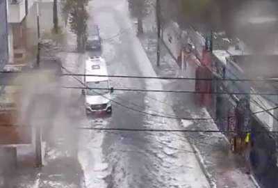 Granizo y fuertes lluvias afectaron varios sectores en Quito