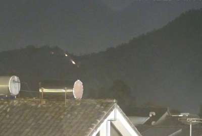 Hasta la noche exist&iacute;an algunos focos por un incendio en el cerro Ilal&oacute;. 