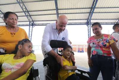 El vicepresidente Alfredo Borrero entreg&oacute; ayudas t&eacute;cnicas a personas con discapacidad. 