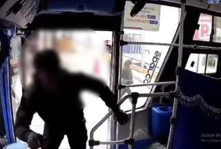 Quito: Capturados dos delincuentes por asalto en un bus