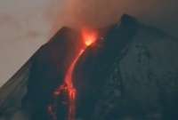 Volc&aacute;n Sangay expuls&oacute; lava en la noche y fue visible a distancia