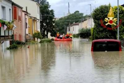 Las calles est&aacute;n inundadas y est&aacute; prohibida la circulaci&oacute;n en Emilia Roma&ntilde;a, en Italia.