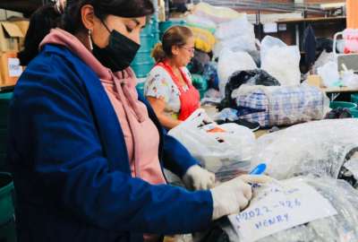 El MIES envi&oacute; a psic&oacute;logos y trabajadores sociales para atender a las familias afectadas y damnificadas por el deslizamiento de tierra. Se cumple con asistencia humanitaria y psicosocial. 