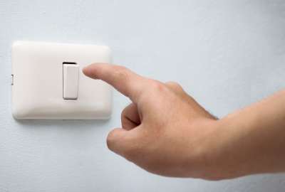 Consulte los horarios de suspensi&oacute;n del servicio de energ&iacute;a el&eacute;ctrica en Quito este 17 de abril acorde a su sector. Esta medida no se aplicar&aacute; a hospitales y unidades educativas.