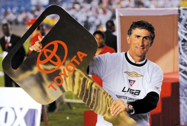 Edgardo Bauza llev&oacute; a Liga de Quito al t&iacute;tulo de la Copa Libertadores 2008