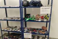 El Metro de Quito cuenta con su propia bodega para gestionar los objetivos perdidos en las estaciones y vagones.