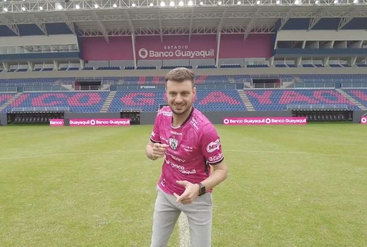 Martín Anselmi, durante su presentación en el estadio de Independiente del Valle