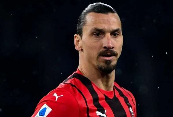 Ibrahimovic revel&oacute; a qui&eacute;n considera como el mejor jugador de la historia