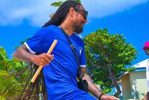 Aedan Scipio llama la atenci&oacute;n cada que entra a la cancha