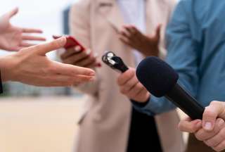 El reglamento para la Ley de Comunicaci&oacute;n incluye mapeo de amenazas para periodistas