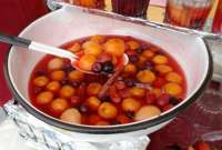 La fanesca dulce se elabora con 12 frutas diferentes, entre ellas, manzana, pera, durazno, mora, capulí y otras.