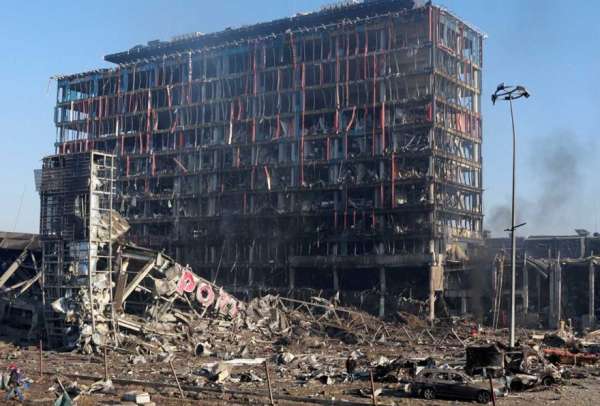 Ocho fallecidos tras bombardeo a un centro comercial en Kiev